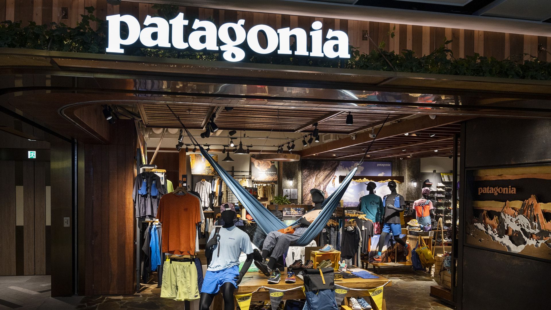 Patagonia founder gives away company, keeps climate change promise